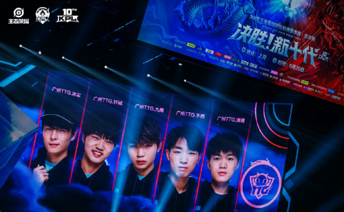 阿尔瓦雷斯 阿尔瓦雷斯