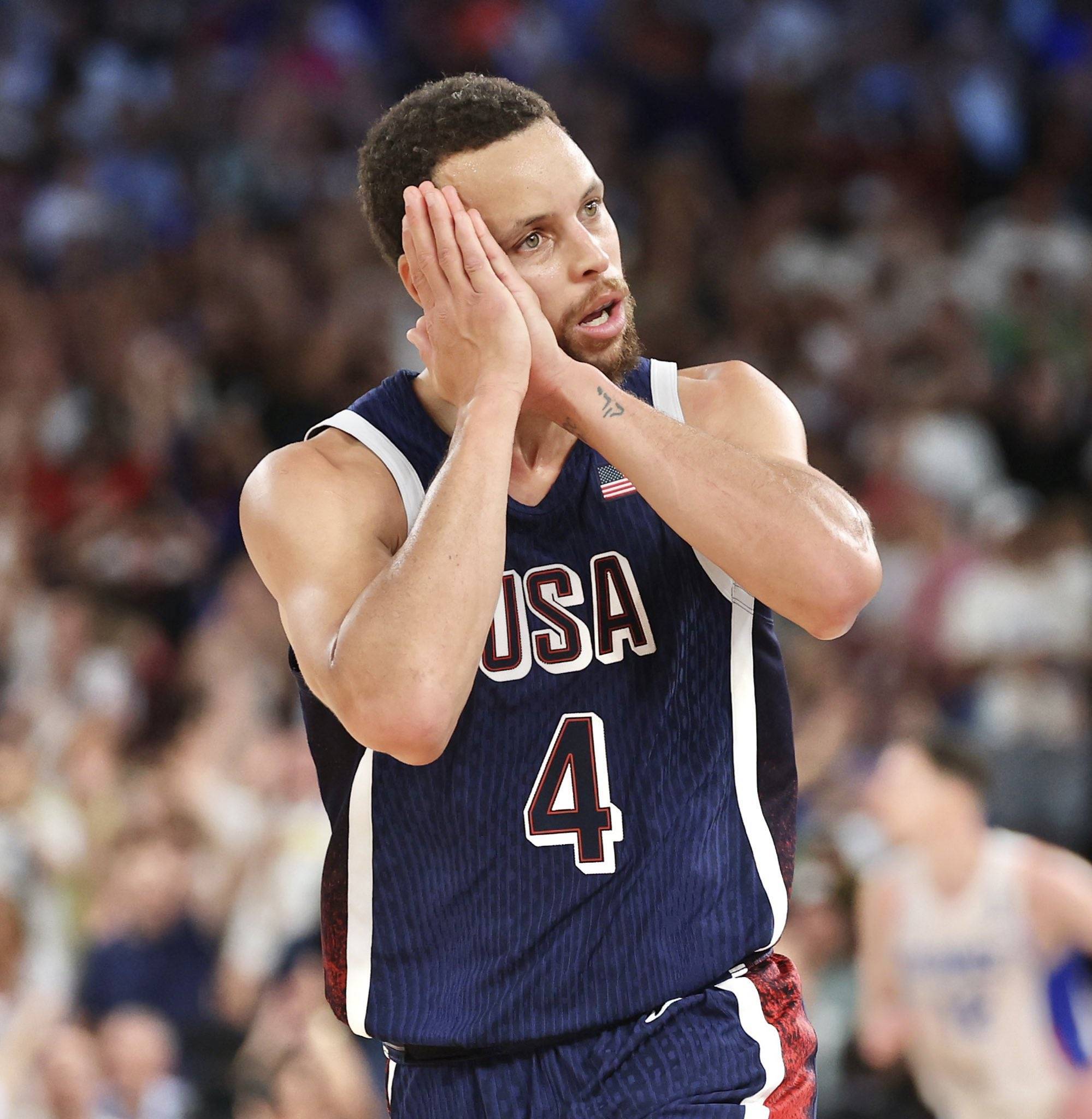 他在替补席 他在替补席